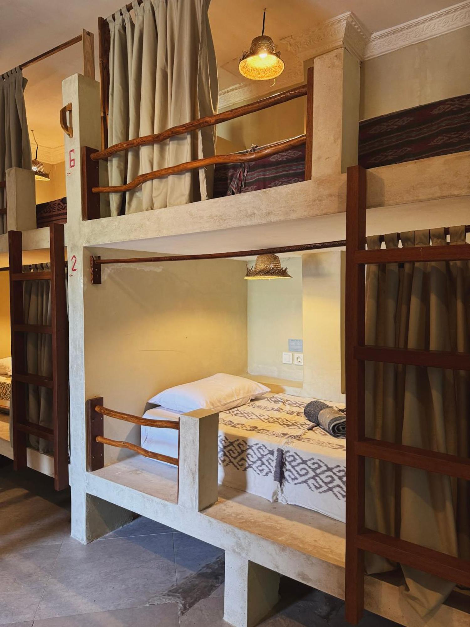 Secret Spot Surf And Stay Kuta  Εξωτερικό φωτογραφία